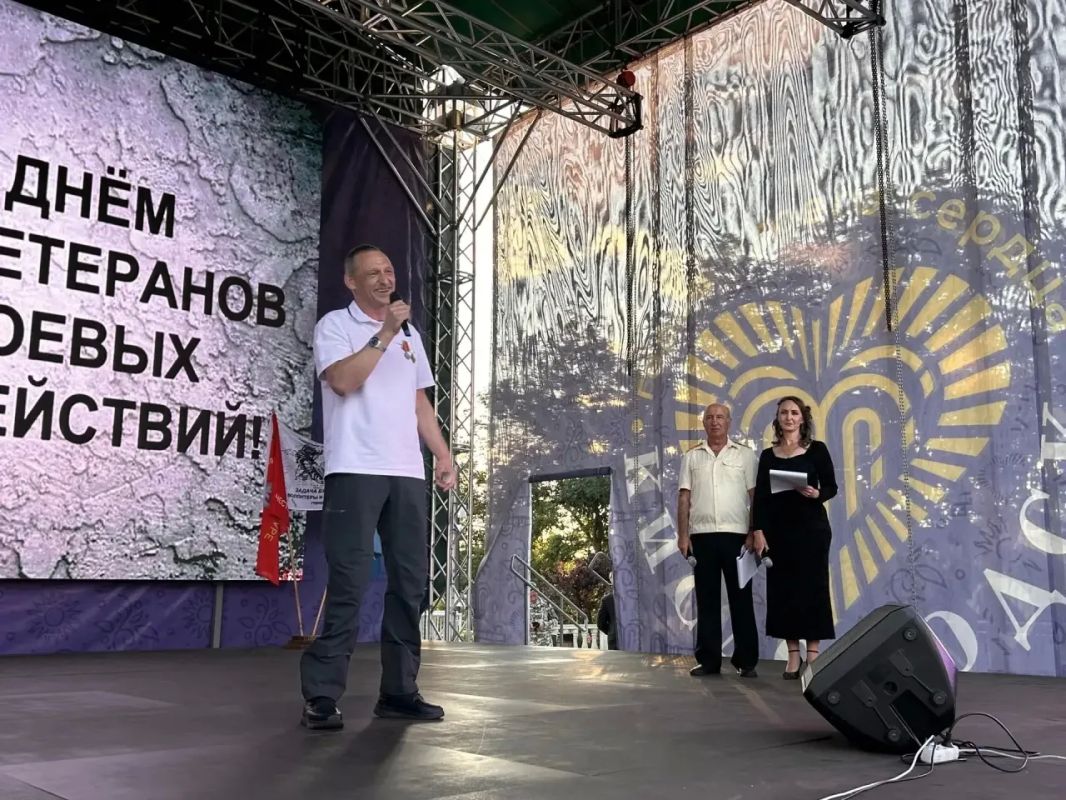 Евгений Моисеев: Сегодня в Комсомольском парке состоялась концертная программа с участием ветеранов боевых действий Евгений Моисеев: Сегодня в Комсомольском парке состоялась концертная программа с участием ветеранов боевых действий