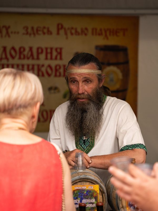 Застывшие мгновения праздника - самые яркие кадры с первого дня фестиваля «Винная рапсодия» Застывшие мгновения праздника - самые яркие кадры с первого дня фестиваля «Винная рапсодия»