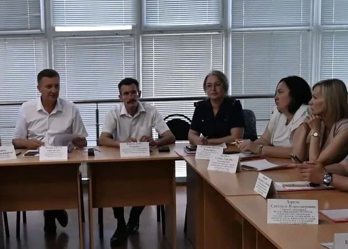 В Изобильном следователи СКР приняли участие в заседании комиссии по делам несовершеннолетних и защите их прав округа