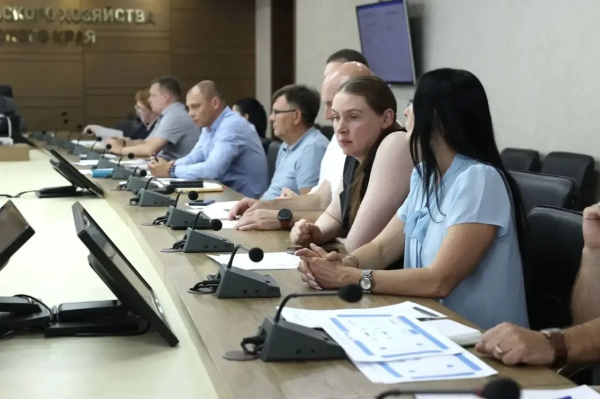 «Земля спорта». В министерстве сельского хозяйства Ставропольского края состоялось совещание по подготовке и проведению регионального этапа Всероссийского марафона «Земля спорта». С приветственным словом к участникам... «Земля спорта». В министерстве сельского хозяйства Ставропольского края состоялось совещание по подготовке и проведению регионального этапа Всероссийского марафона «Земля спорта». С приветственным словом к участникам...