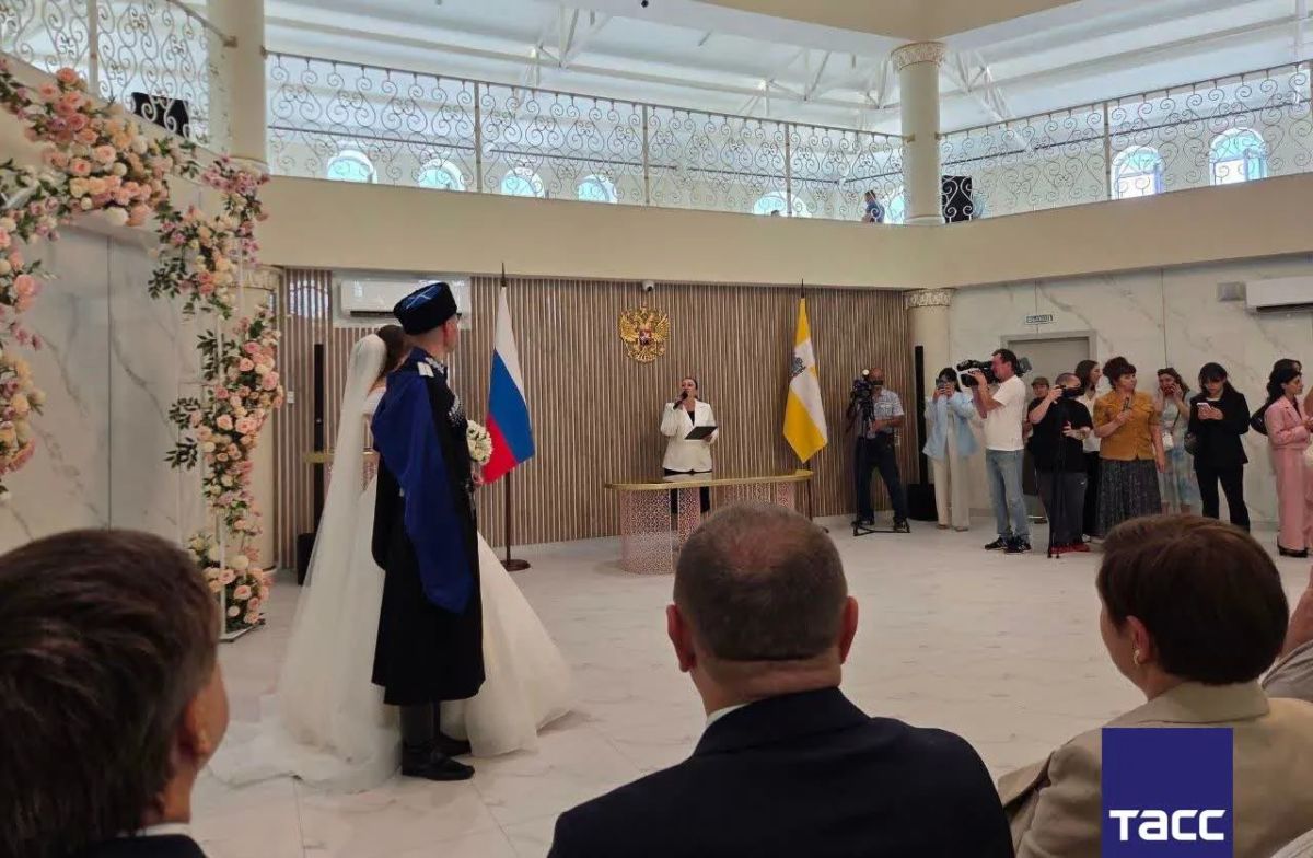 Новое здание отдела записи актов гражданского состояния открыли в Пятигорске в День семьи, любви и верности Новое здание отдела записи актов гражданского состояния открыли в Пятигорске в День семьи, любви и верности
