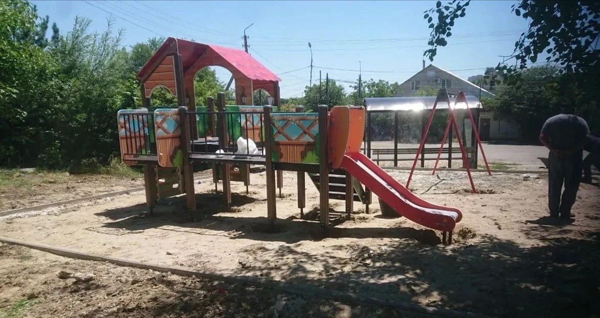 В Ставрополе продолжается благоустройство дворовых территорий и установка современного оборудования детских и игровых площадок В Ставрополе продолжается благоустройство дворовых территорий и установка современного оборудования детских и игровых площадок