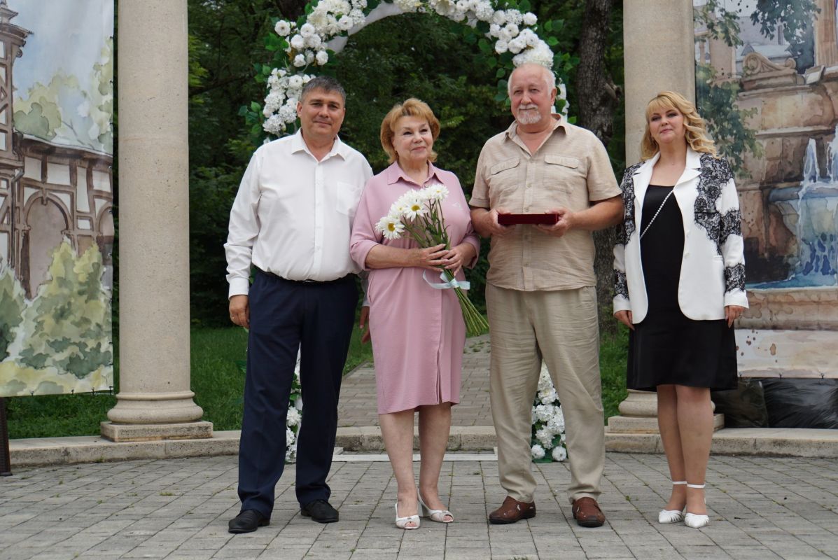 День семьи, любви и верности отметили в Ессентуках День семьи, любви и верности отметили в Ессентуках
