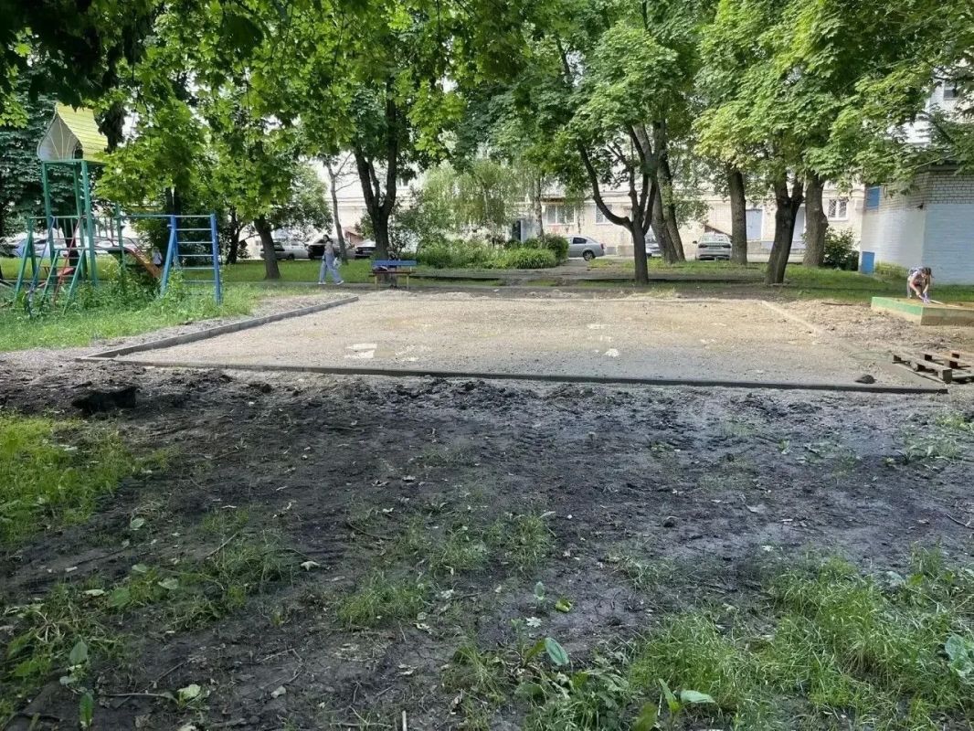 В Ставрополе продолжается обновление дворовых территорий и детских площадок В Ставрополе продолжается обновление дворовых территорий и детских площадок