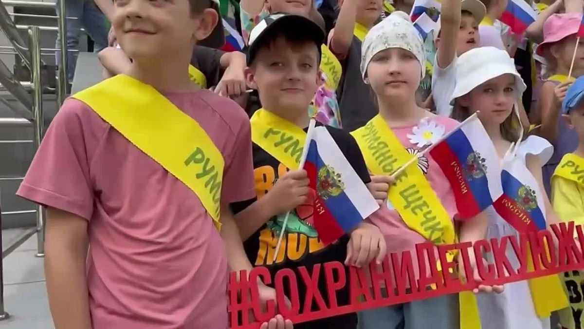 В Ставрополе мотоциклисты и автоинспекторы проводят мастер-классы по дорожной безопасности в пришкольных лагерях