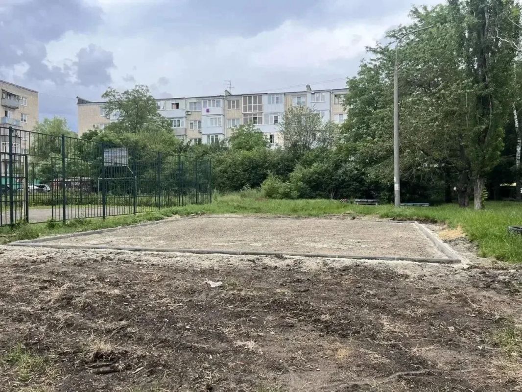 В Ставрополе продолжается обновление дворовых территорий и детских площадок В Ставрополе продолжается обновление дворовых территорий и детских площадок