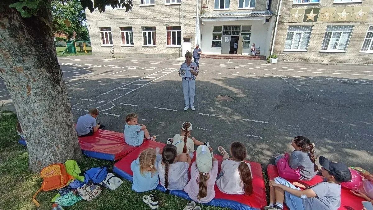 В детской библиотекефилиале № 5 ессентукские ребята из пришкольного лагеря школы № 5 им. А. Т. Губина прикоснулись к сокровищам русской старины В детской библиотекефилиале № 5 ессентукские ребята из пришкольного лагеря школы № 5 им. А. Т. Губина прикоснулись к сокровищам русской старины