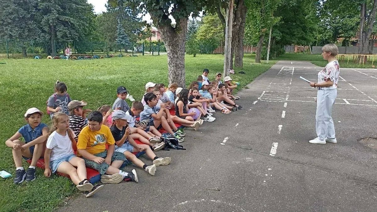 В детской библиотекефилиале № 5 ессентукские ребята из пришкольного лагеря школы № 5 им. А. Т. Губина прикоснулись к сокровищам русской старины В детской библиотекефилиале № 5 ессентукские ребята из пришкольного лагеря школы № 5 им. А. Т. Губина прикоснулись к сокровищам русской старины