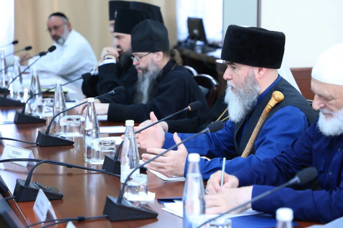 Сегодня в Пятигорске состоялась встреча полномочного представителя Президента Российской Федерации в Северо-Кавказском федеральном округе Юрия Чайки с представителями религиозных объединений субъектов округа Сегодня в Пятигорске состоялась встреча полномочного представителя Президента Российской Федерации в Северо-Кавказском федеральном округе Юрия Чайки с представителями религиозных объединений субъектов округа