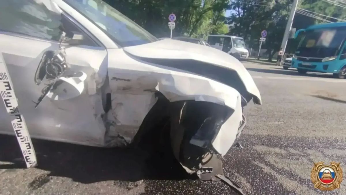 Пьяный мужчина на иномарке влетел в маршрутку в Ставрополе Пьяный мужчина на иномарке влетел в маршрутку в Ставрополе