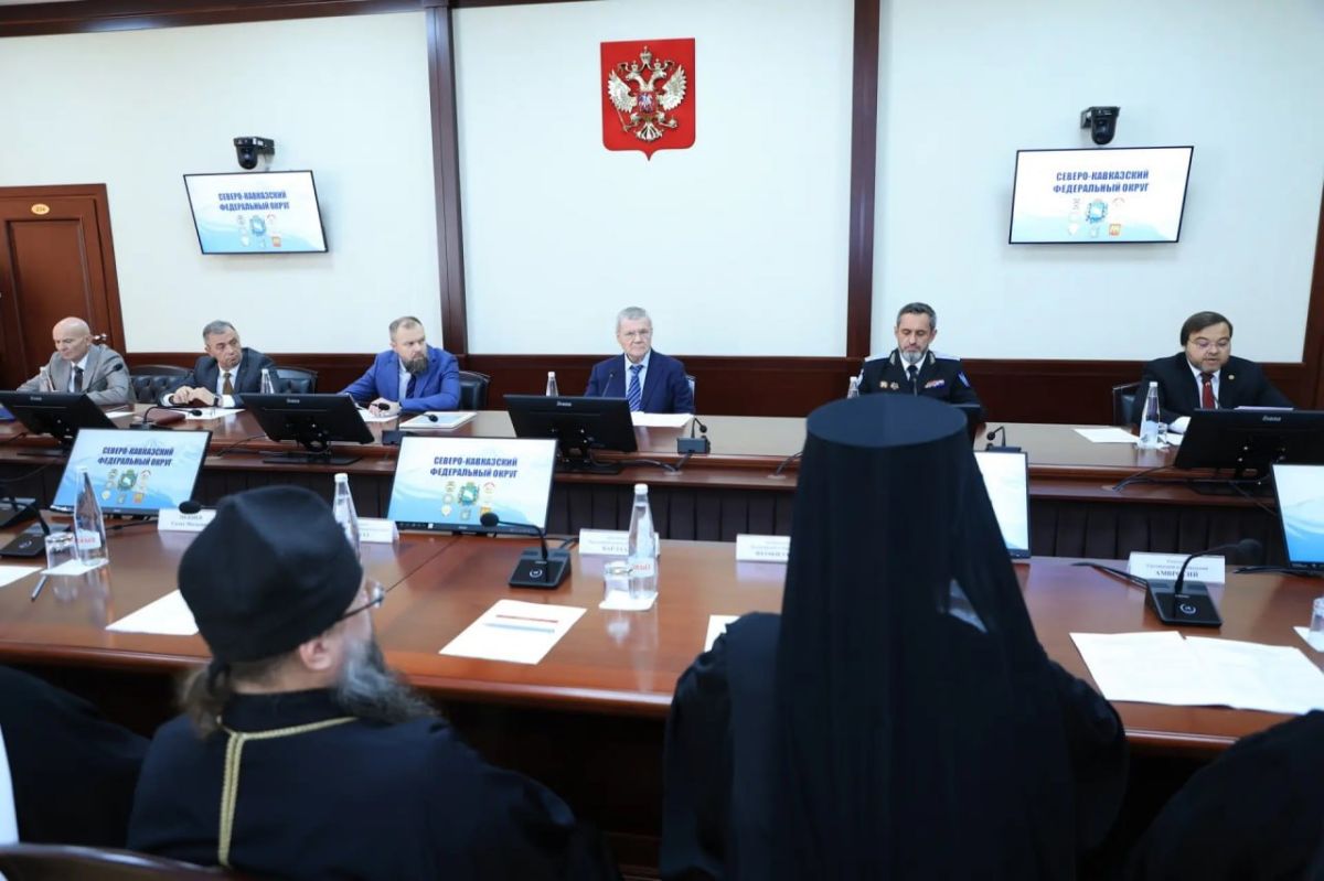 Сегодня в Пятигорске состоялась встреча полномочного представителя Президента Российской Федерации в Северо-Кавказском федеральном округе Юрия Чайки с представителями религиозных объединений субъектов округа Сегодня в Пятигорске состоялась встреча полномочного представителя Президента Российской Федерации в Северо-Кавказском федеральном округе Юрия Чайки с представителями религиозных объединений субъектов округа