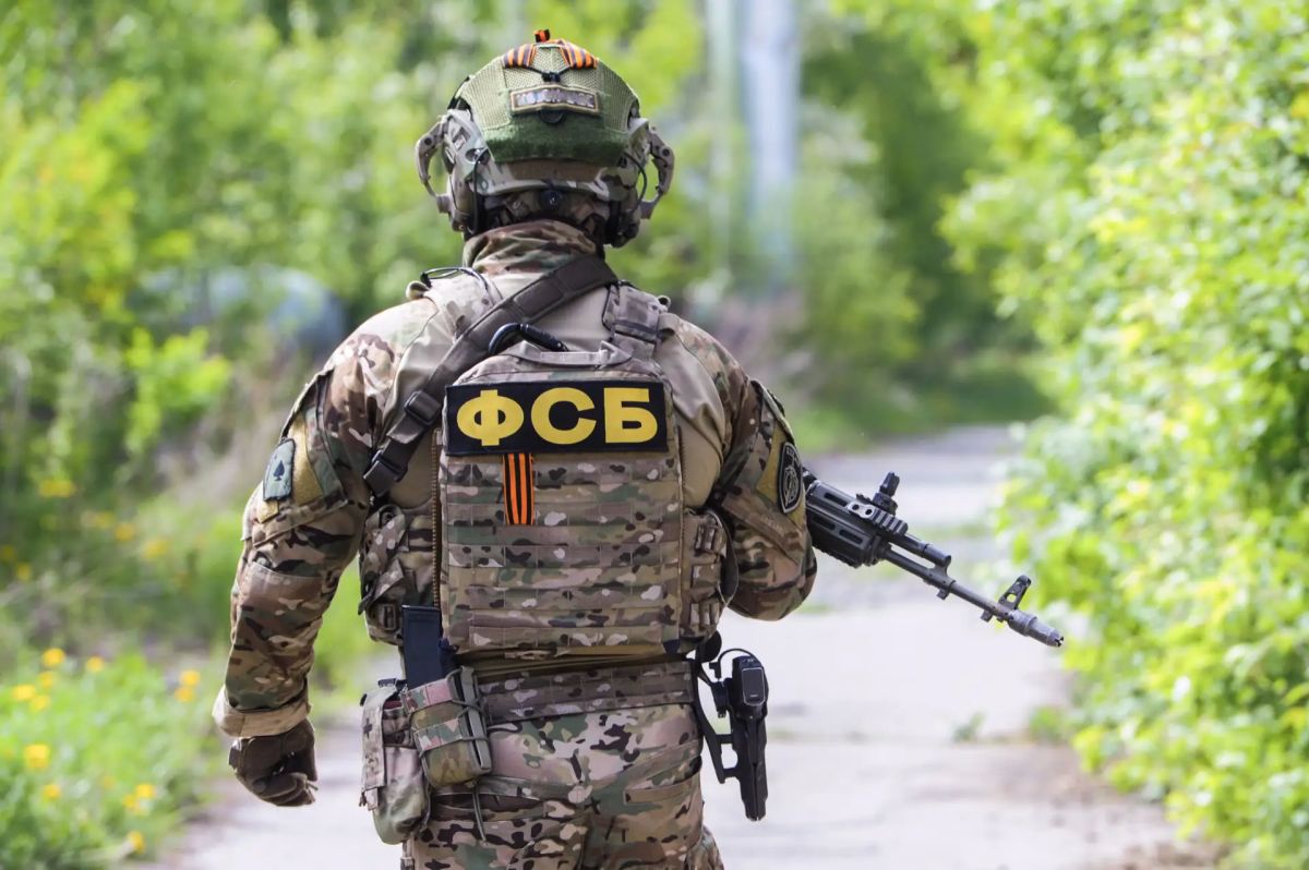 ФСБ задержала пособника Киева, готовившего взрыв машины участника СВО на Ставрополье