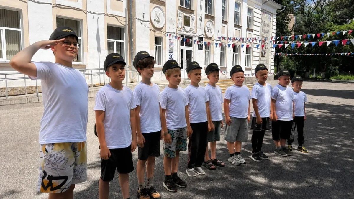 В летнем ессентукском лагере «Солнышко» (МБОУ СОШ № 7) день получился по-особенному тёплым и вдохновляющим!