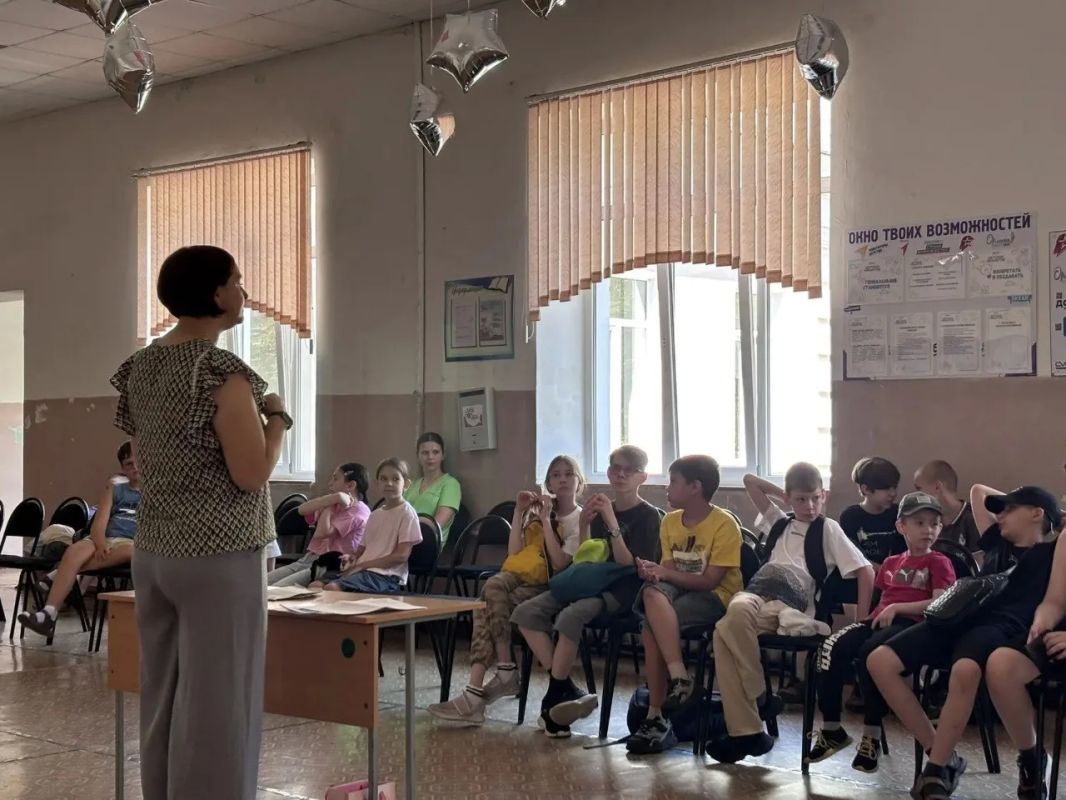 В летнем ессентукском лагере «Солнышко» (МБОУ СОШ № 7) день получился по-особенному тёплым и вдохновляющим! В летнем ессентукском лагере «Солнышко» (МБОУ СОШ № 7) день получился по-особенному тёплым и вдохновляющим!