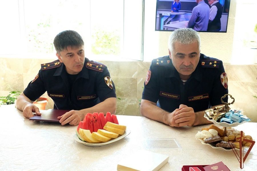 В Дагестане передали государственную награду родным погибшего росгвардейца В Дагестане передали государственную награду родным погибшего росгвардейца