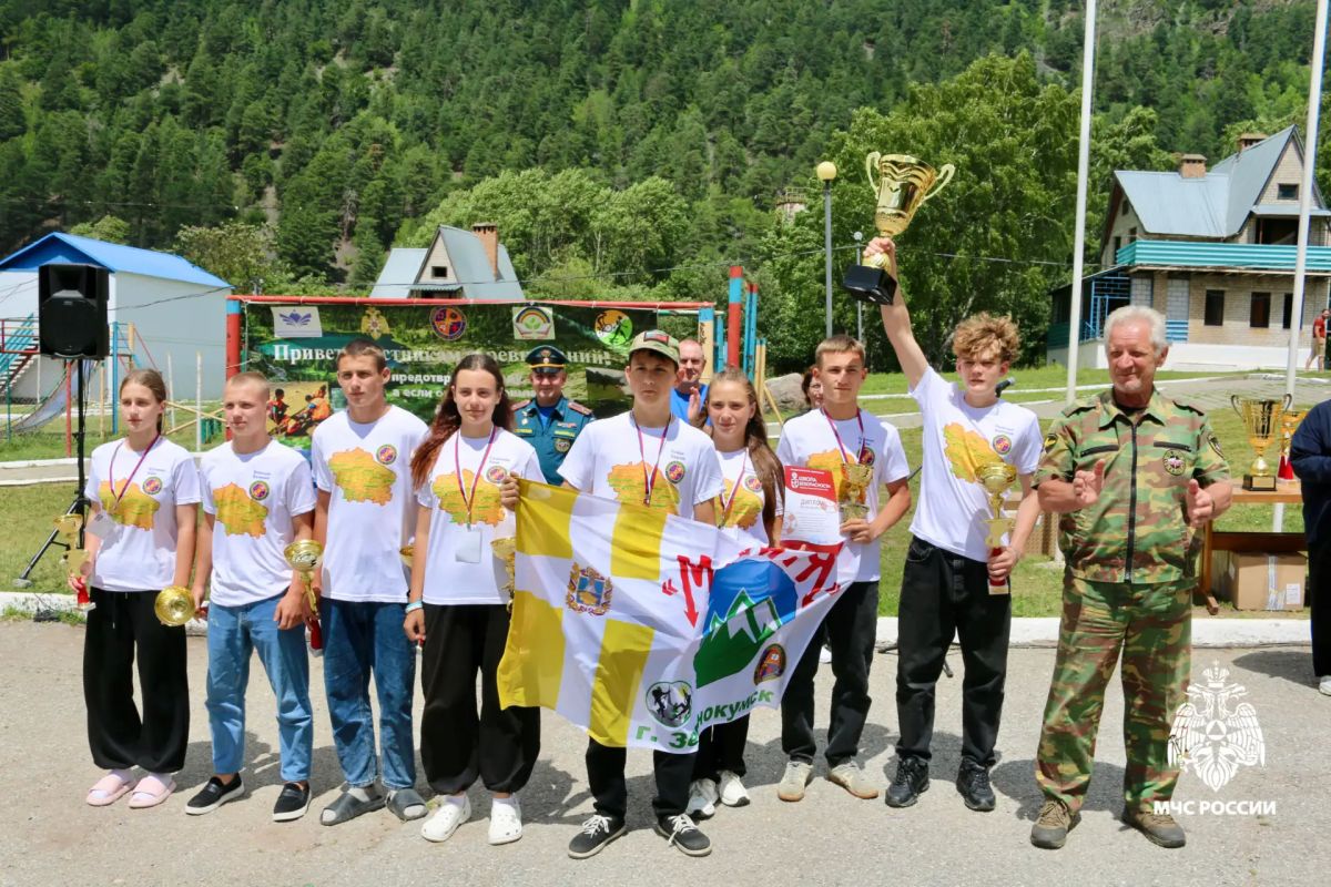 Ставропольский край на данных соревнованиях представляет команда МБОУ Кадетская школа им. А.П. Ермолова (г. Ставрополь) в младшей возрастной группе Ставропольский край на данных соревнованиях представляет команда МБОУ Кадетская школа им. А.П. Ермолова (г. Ставрополь) в младшей возрастной группе