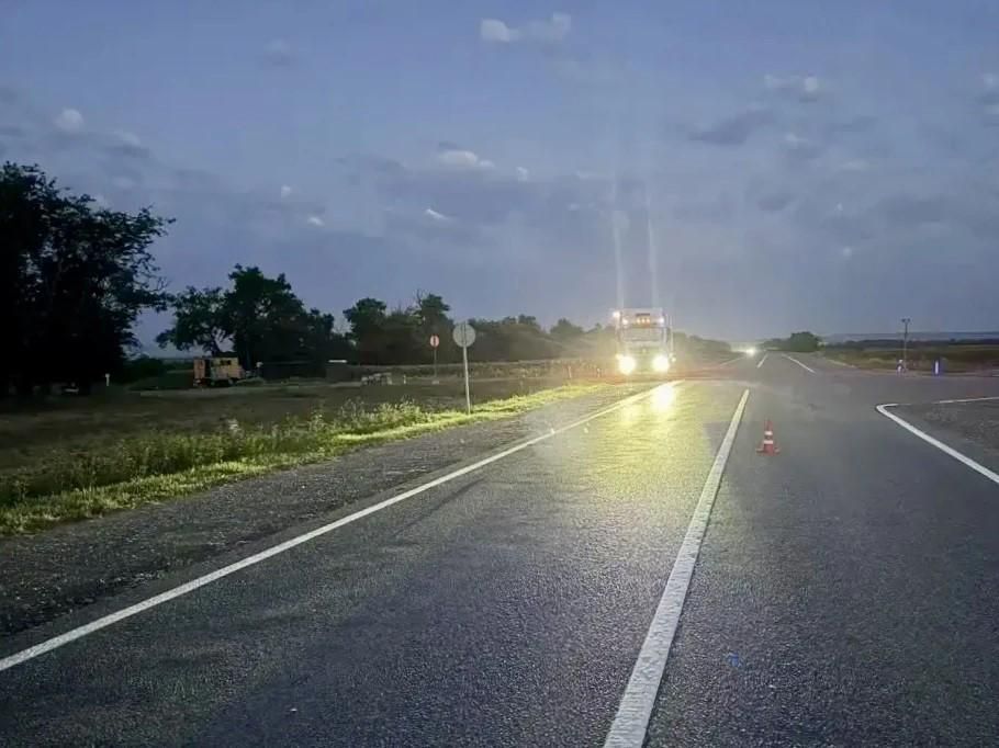 Пенсионер погиб, попав под колеса грузовика в Петровском округе