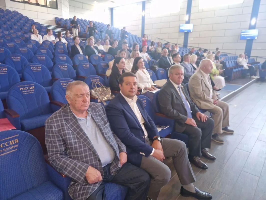Депутаты Думы Ставрополья приняли участие в стратегической сессии по увековечению памяти жертв геноцида советского народа в годы Великой Отечественной войны Депутаты Думы Ставрополья приняли участие в стратегической сессии по увековечению памяти жертв геноцида советского народа в годы Великой Отечественной войны