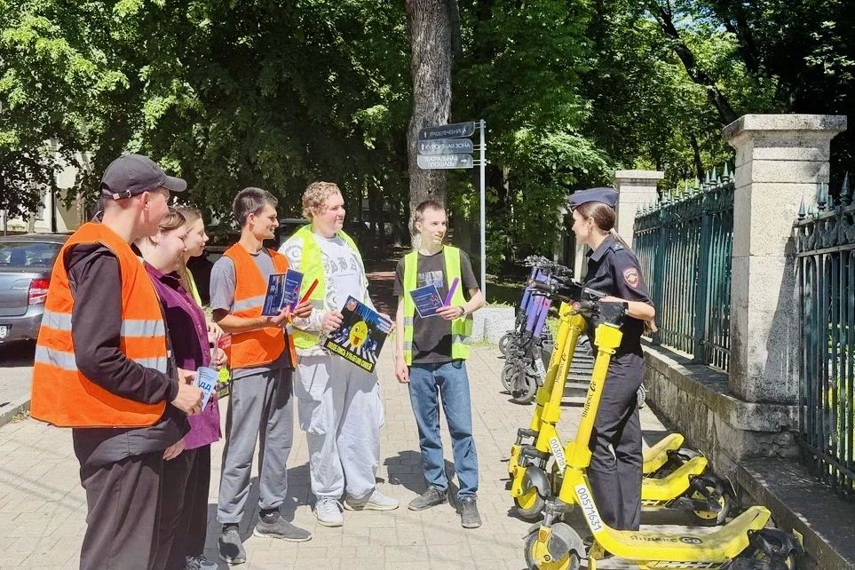 «Будь заметен!»: в курортной зоне Ессентуков автоинспекторы проводят индивидуальную работу с пешеходами и пользователями СИМ «Будь заметен!»: в курортной зоне Ессентуков автоинспекторы проводят индивидуальную работу с пешеходами и пользователями СИМ