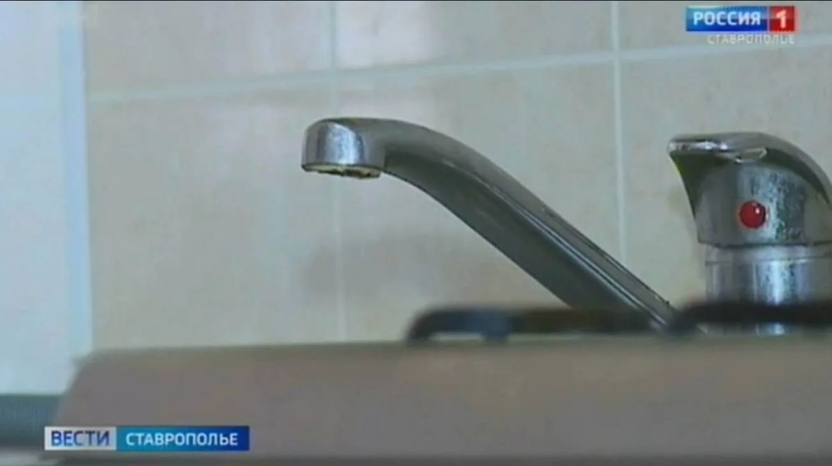 Минераловодском округе Ставрополья специалисты продолжают устранять две аварии на водопроводе