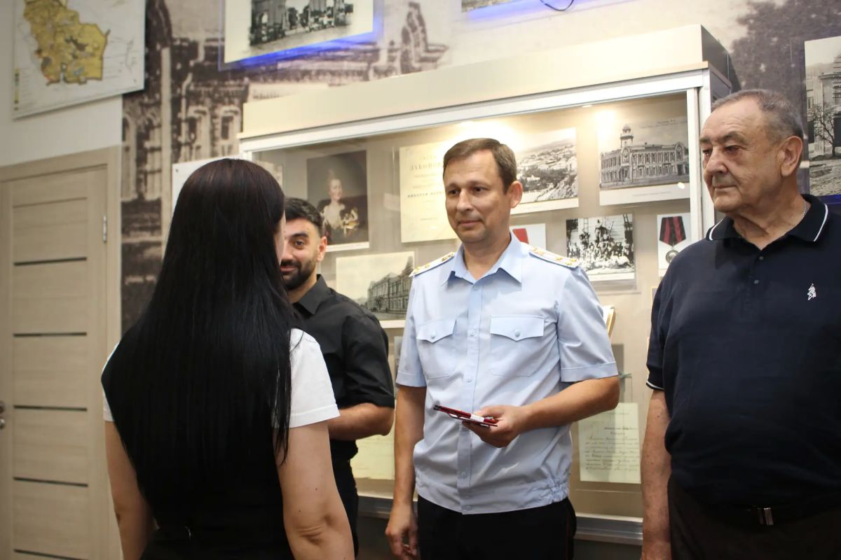 В Музее истории органов внутренних дел региона молодым полицейским Ставрополья вручили первые офицерские погоны В Музее истории органов внутренних дел региона молодым полицейским Ставрополья вручили первые офицерские погоны