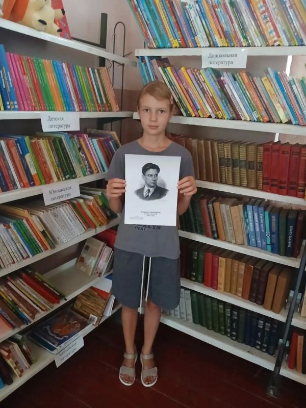 В Ульяновской сельской библиотеке прошёл литературный калейдоскоп по творчеству Владимира Маяковского В Ульяновской сельской библиотеке прошёл литературный калейдоскоп по творчеству Владимира Маяковского