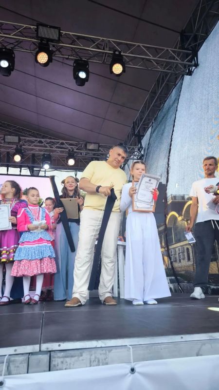 Сегодня поздравил победителей фестиваля фланкировки на Театральной площади Сегодня поздравил победителей фестиваля фланкировки на Театральной площади