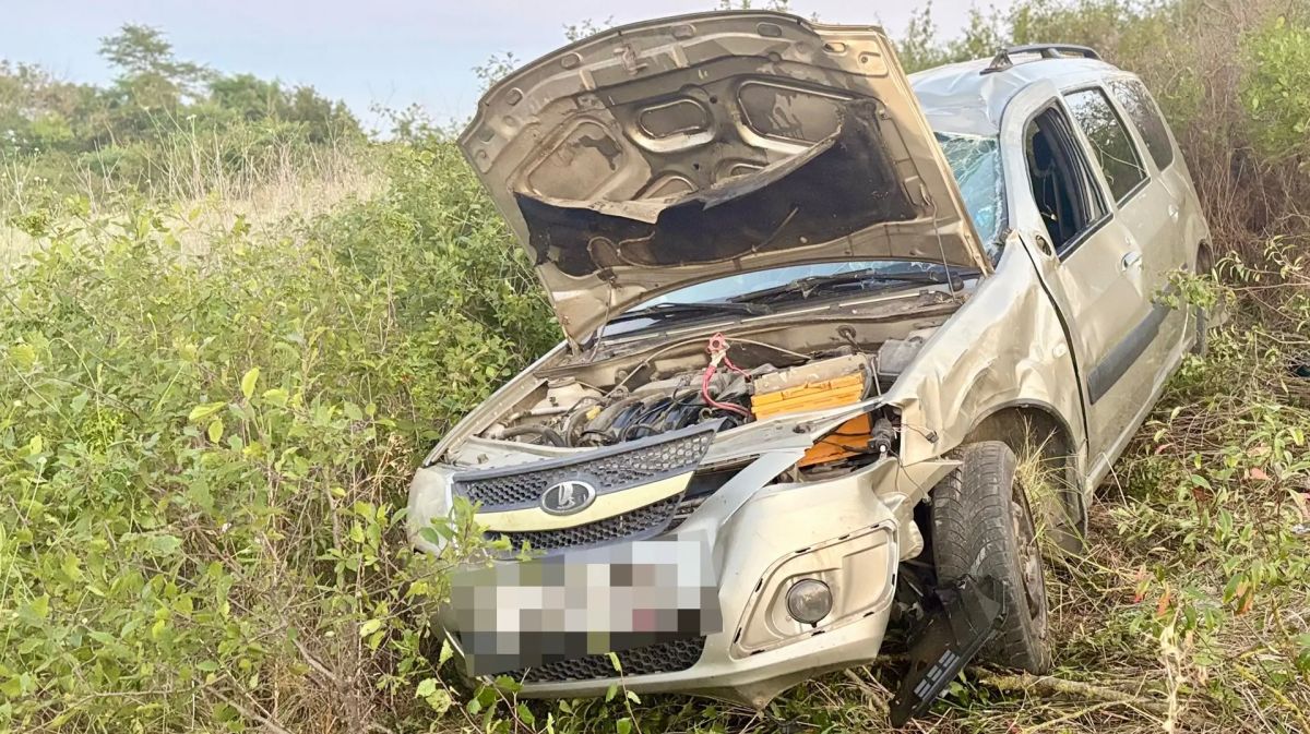 В Минераловодском округе в результате съезда с дороги и опрокидывания автомобиля погиб водитель В Минераловодском округе в результате съезда с дороги и опрокидывания автомобиля погиб водитель