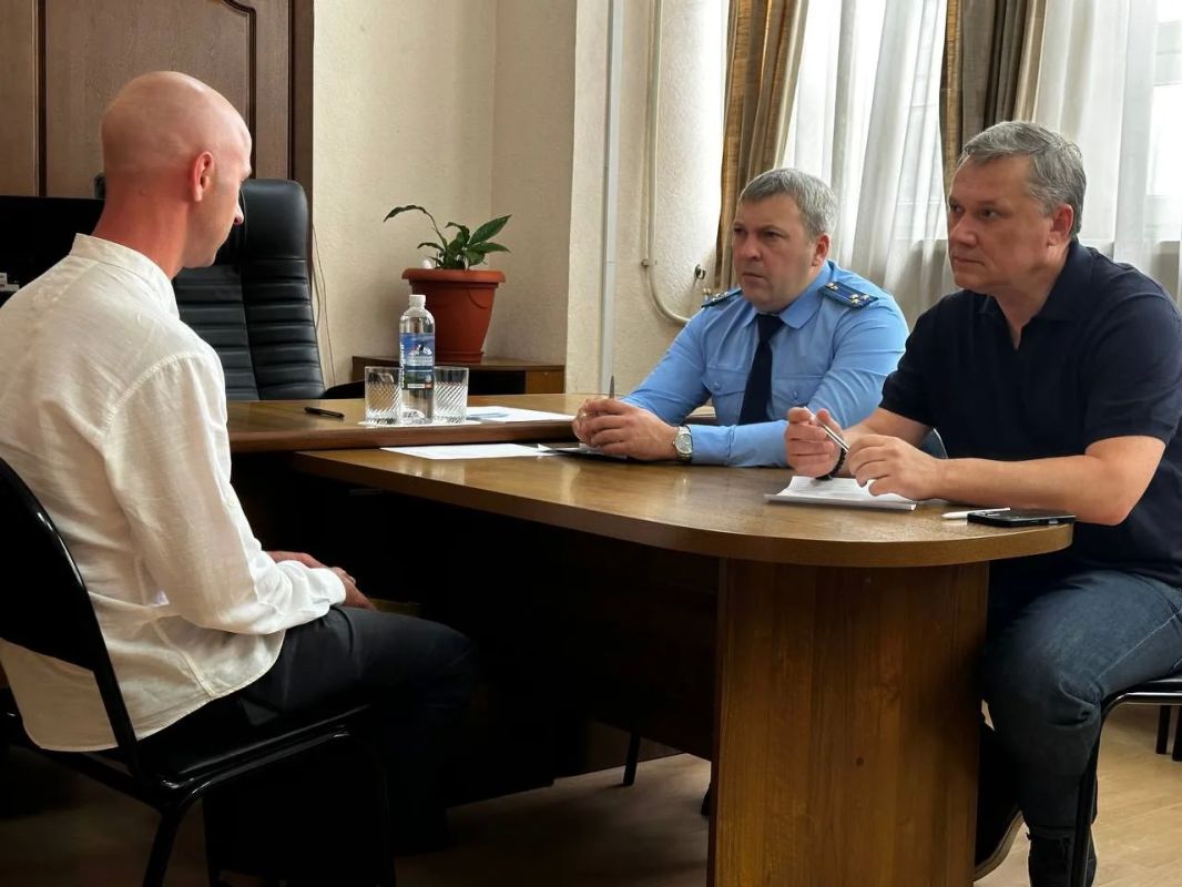 Дмитрий Ворошилов: Вместе с прокурором города Никитой Солдатовым провели приём граждан Дмитрий Ворошилов: Вместе с прокурором города Никитой Солдатовым провели приём граждан
