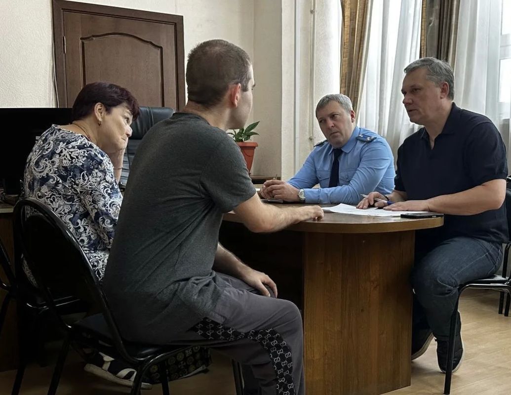 Дмитрий Ворошилов: Вместе с прокурором города Никитой Солдатовым провели приём граждан Дмитрий Ворошилов: Вместе с прокурором города Никитой Солдатовым провели приём граждан