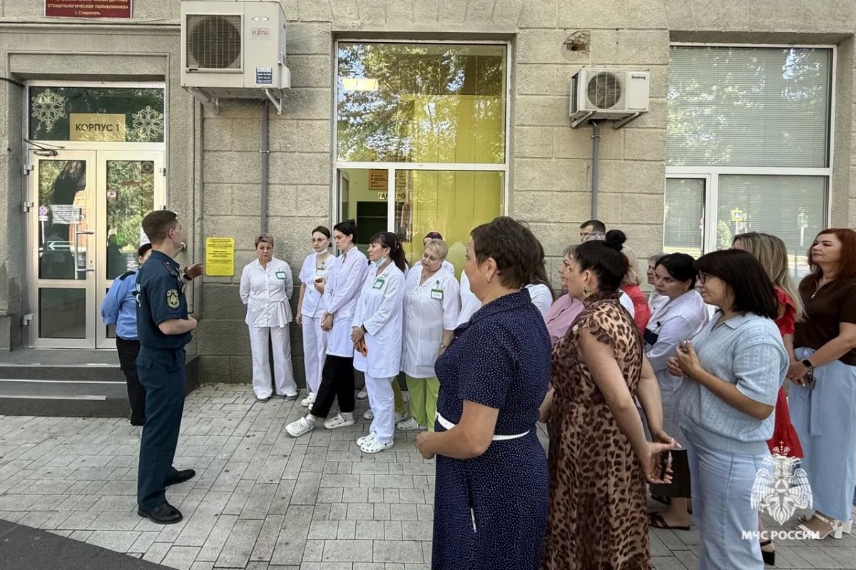 В ставропольской детской стоматологии прошли учения по пожарной безопасности В ставропольской детской стоматологии прошли учения по пожарной безопасности
