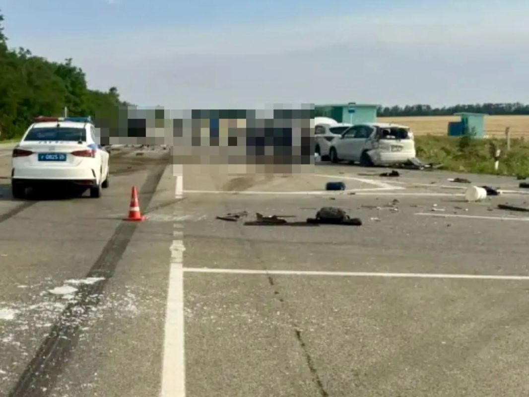 В Минераловодском округе в результате столкновения трех автомобилей пострадали 4 человека В Минераловодском округе в результате столкновения трех автомобилей пострадали 4 человека