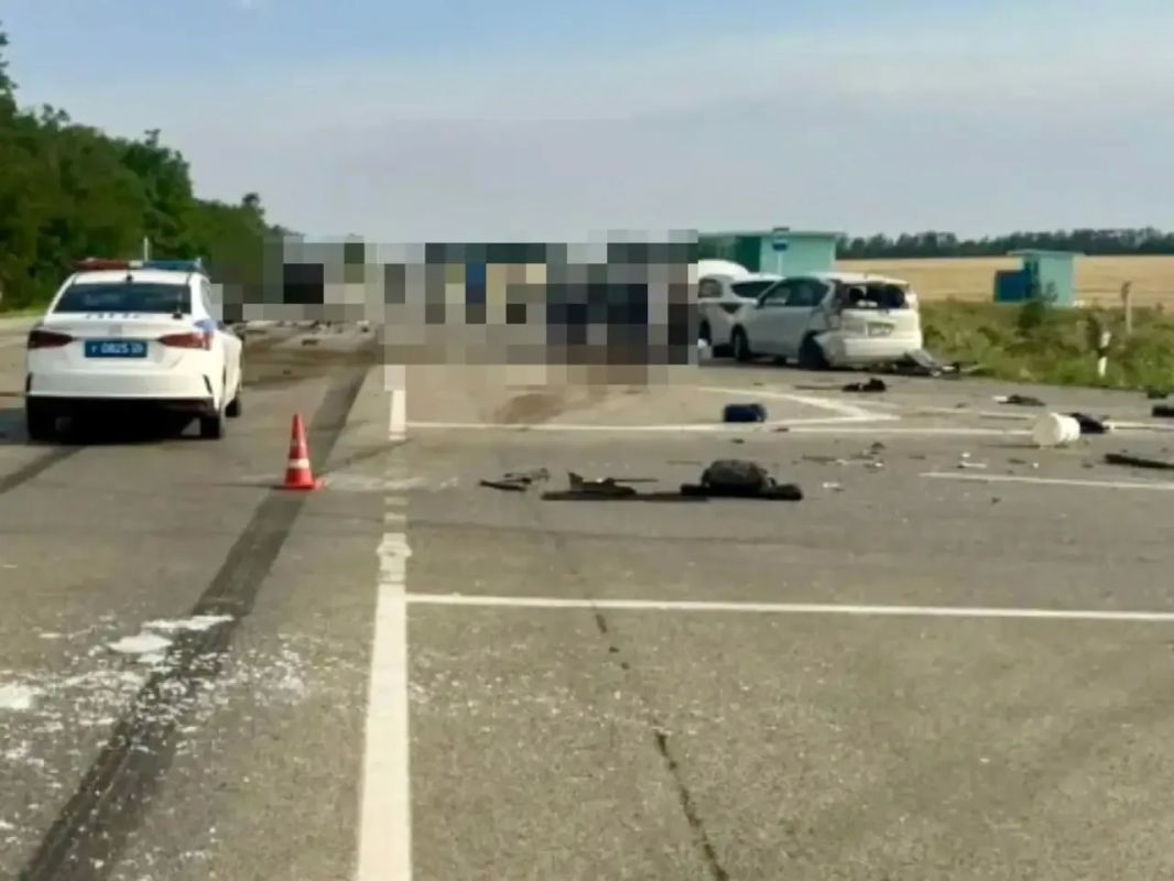 В Минераловодском округе столкнулись три автомобиля, пострадали четверо В Минераловодском округе столкнулись три автомобиля, пострадали четверо