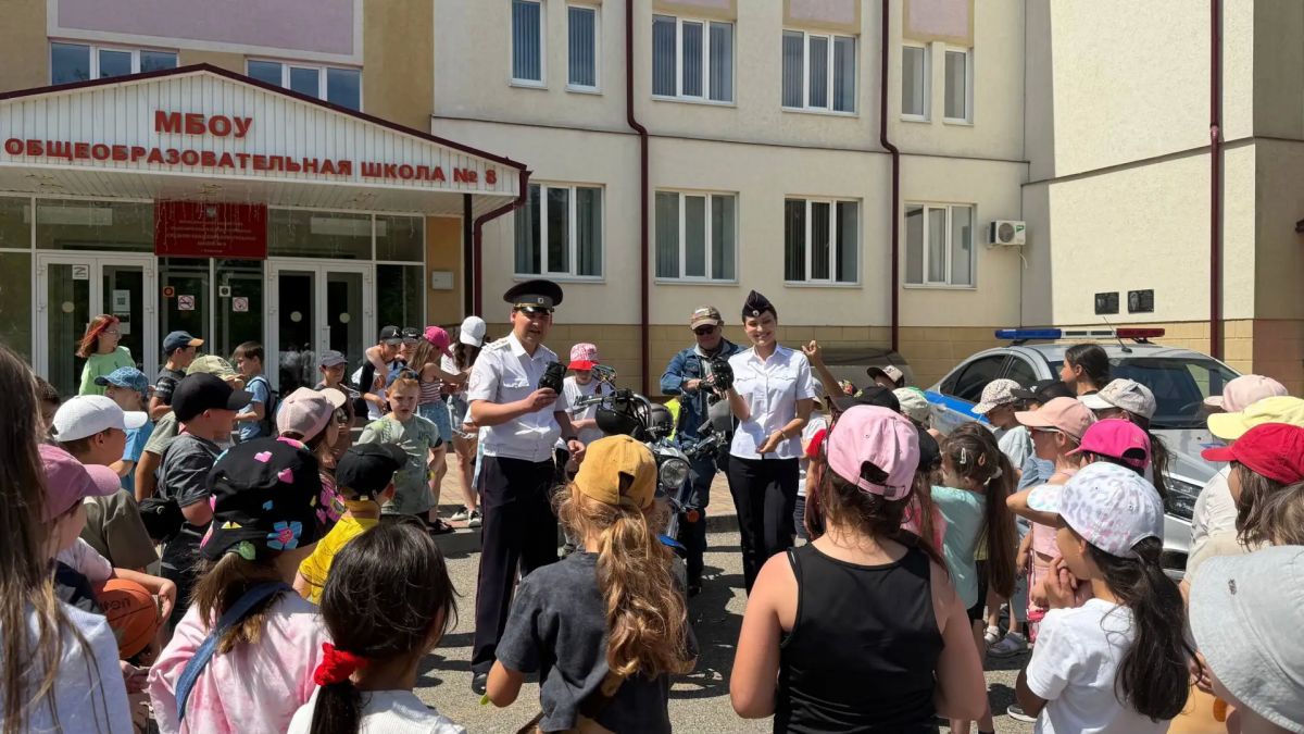 В Ессентуках в лагере школы № 8 прошли занятия по дорожной безопасности в рамках акций «Каникулы с общественным советом», «Драйв безопасности» и «Безопасное лето» В Ессентуках в лагере школы № 8 прошли занятия по дорожной безопасности в рамках акций «Каникулы с общественным советом», «Драйв безопасности» и «Безопасное лето»