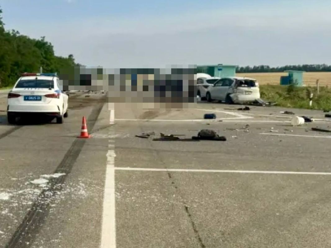 В Минераловодском округе в результате столкновения трех автомобилей пострадали 4 человека В Минераловодском округе в результате столкновения трех автомобилей пострадали 4 человека