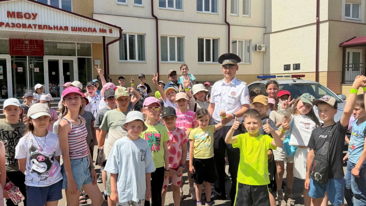 В Ессентуках в лагере школы № 8 прошли занятия по дорожной безопасности в рамках акций «Каникулы с общественным советом», «Драйв безопасности» и «Безопасное лето» В Ессентуках в лагере школы № 8 прошли занятия по дорожной безопасности в рамках акций «Каникулы с общественным советом», «Драйв безопасности» и «Безопасное лето»