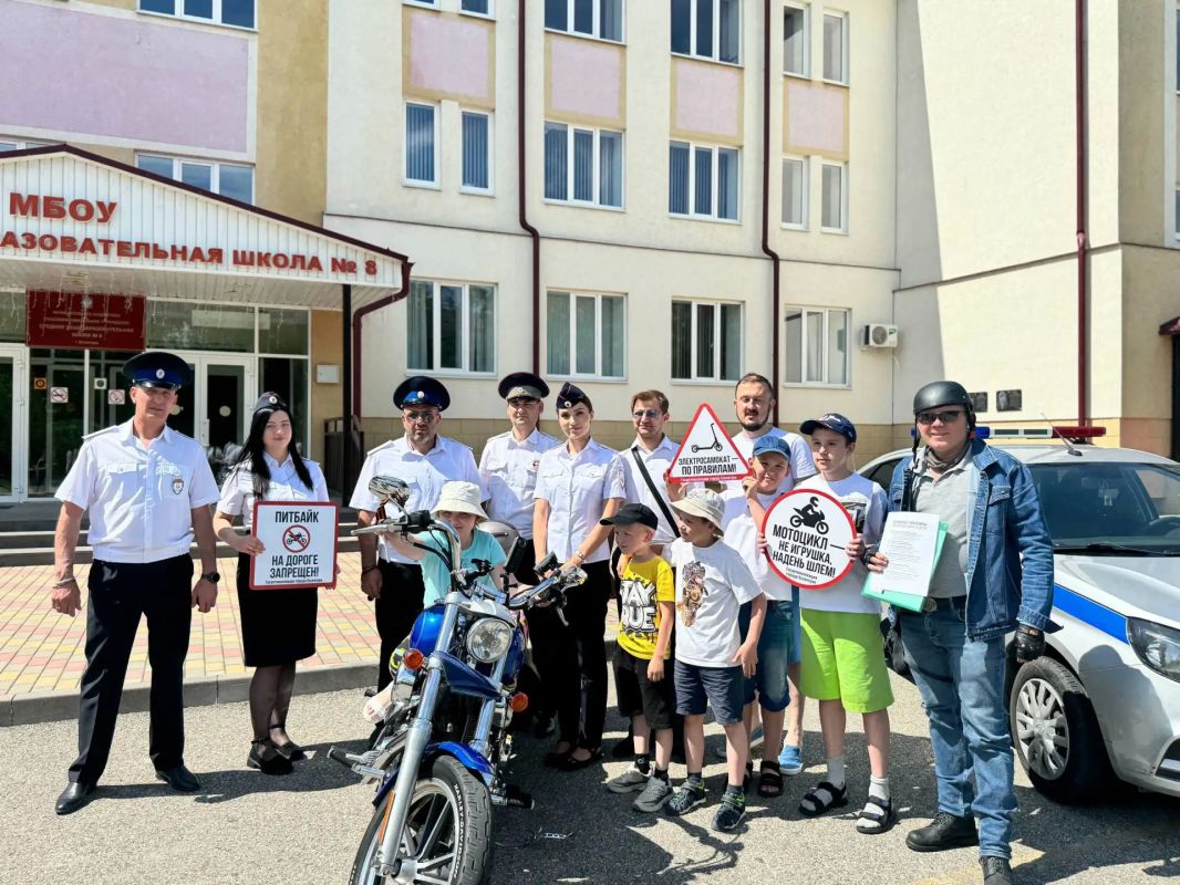 В Ессентуках в лагере школы № 8 прошли занятия по дорожной безопасности в рамках акций «Каникулы с общественным советом», «Драйв безопасности» и «Безопасное лето» В Ессентуках в лагере школы № 8 прошли занятия по дорожной безопасности в рамках акций «Каникулы с общественным советом», «Драйв безопасности» и «Безопасное лето»