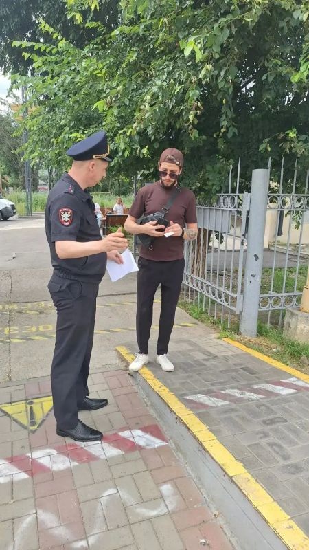 Сотрудники линейного отдела полиции на станции Кисловодск совместно с представителями Северо-Кавказской железной дороги провели профилактическое мероприятие в рамках акции «Безопасное лето-2026» на остановочном пункте... Сотрудники линейного отдела полиции на станции Кисловодск совместно с представителями Северо-Кавказской железной дороги провели профилактическое мероприятие в рамках акции «Безопасное лето-2026» на остановочном пункте...