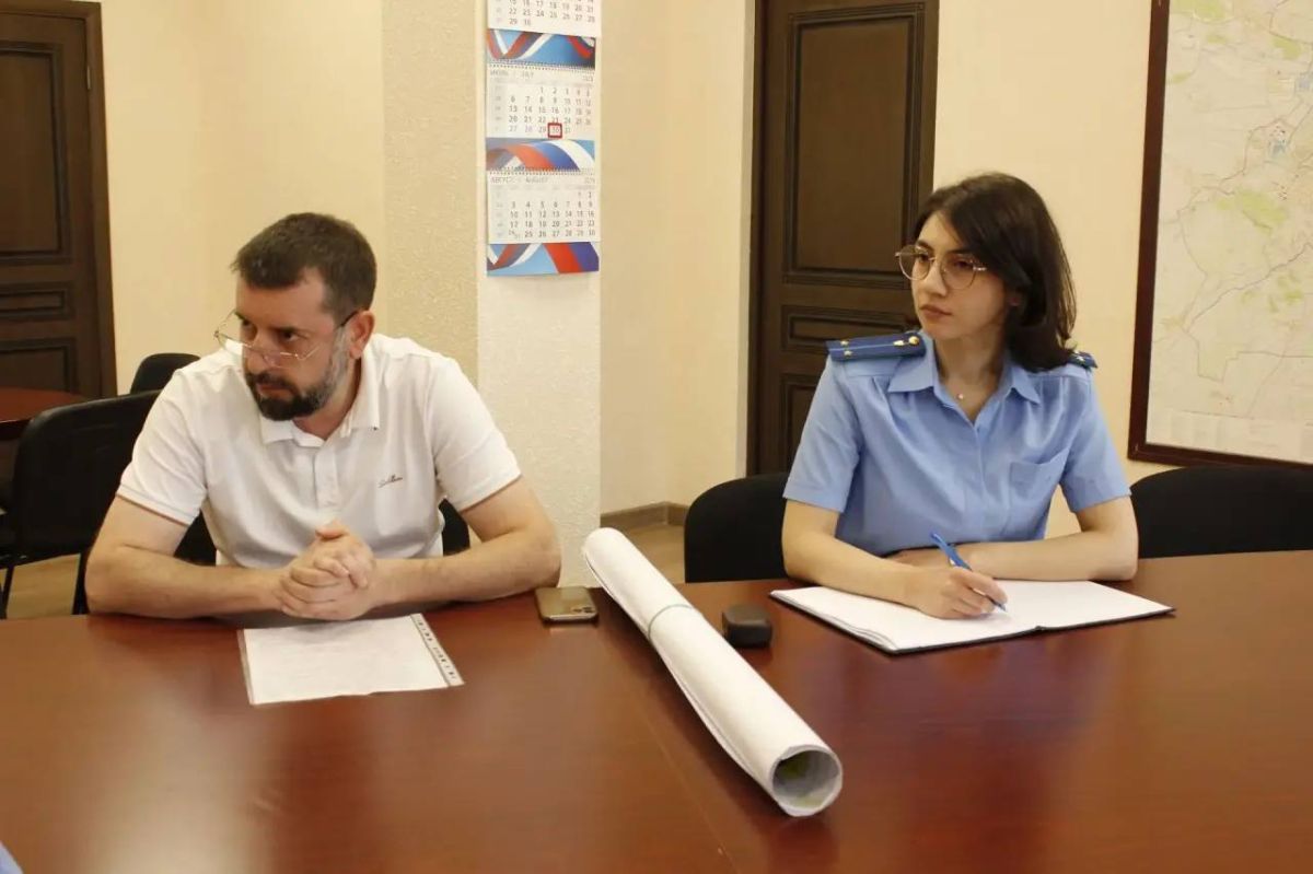 31.07.2026 г. состоялась рабочая встреча прокурора Ставропольского края Немкина Юрия Александровича и генерального директора ООО «Теплоэнерго Кисловодск» Бондаренко Ильи Владимировича 31.07.2026 г. состоялась рабочая встреча прокурора Ставропольского края Немкина Юрия Александровича и генерального директора ООО «Теплоэнерго Кисловодск» Бондаренко Ильи Владимировича