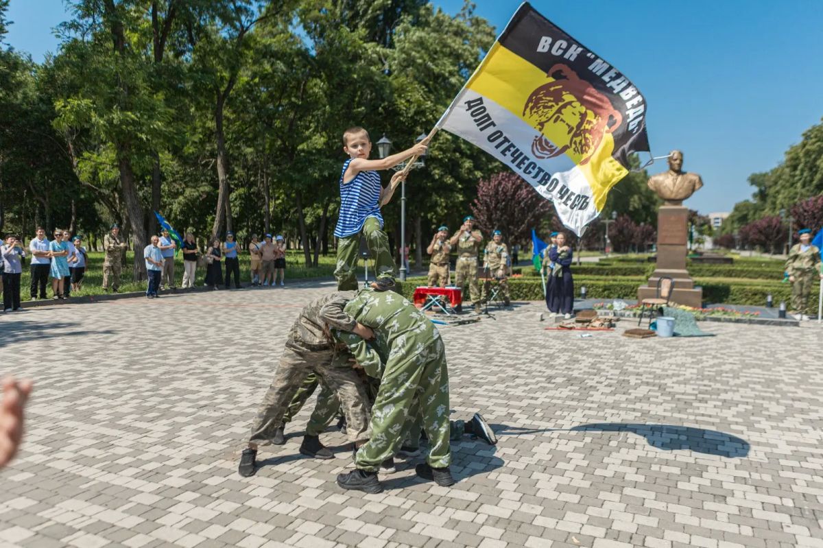 В Пятигорске отметили День Воздушно-десантных войск В Пятигорске отметили День Воздушно-десантных войск