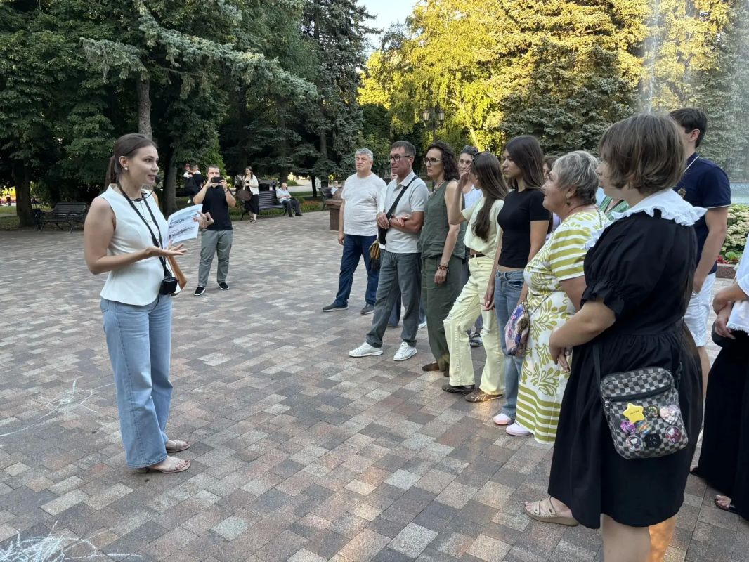 В Ставрополе на экскурсии под красочный закат рассказали о купечестве города В Ставрополе на экскурсии под красочный закат рассказали о купечестве города