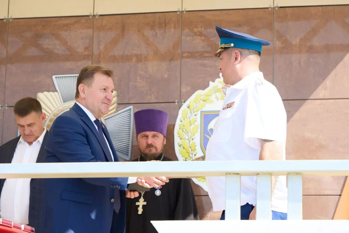 Иван Ульянченко: Поздравляю действующих защитников и ветеранов ВДВ с профессиональным праздником — 96-й годовщиной со дня основания воздушно-десантных войск Иван Ульянченко: Поздравляю действующих защитников и ветеранов ВДВ с профессиональным праздником — 96-й годовщиной со дня основания воздушно-десантных войск