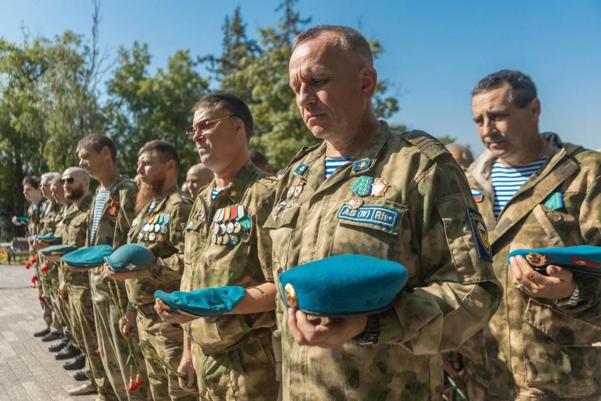 В Пятигорске отметили День Воздушно-десантных войск В Пятигорске отметили День Воздушно-десантных войск