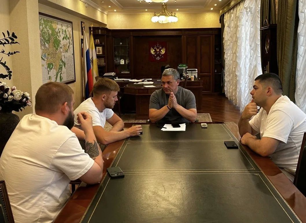 Дмитрий Ворошилов: Провел совещания с подрядными организациями по нашим стройкам и ремонтам Дмитрий Ворошилов: Провел совещания с подрядными организациями по нашим стройкам и ремонтам