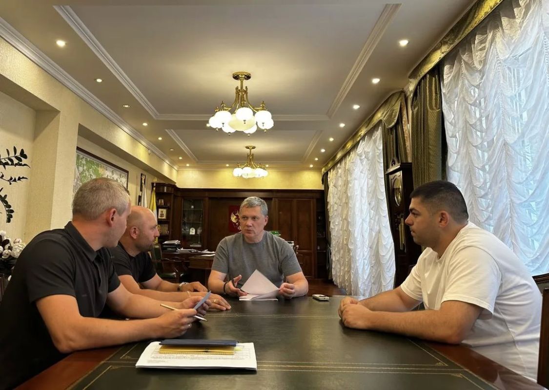 Дмитрий Ворошилов: Провел совещания с подрядными организациями по нашим стройкам и ремонтам Дмитрий Ворошилов: Провел совещания с подрядными организациями по нашим стройкам и ремонтам