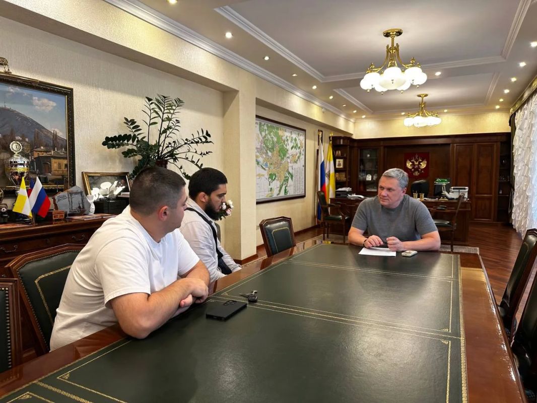 Дмитрий Ворошилов: Провел совещания с подрядными организациями по нашим стройкам и ремонтам Дмитрий Ворошилов: Провел совещания с подрядными организациями по нашим стройкам и ремонтам
