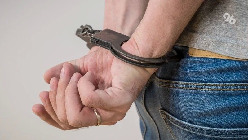 Ставрополец приревновал сожительницу к пожилому соседу и устроил погром бейсбольной битой
