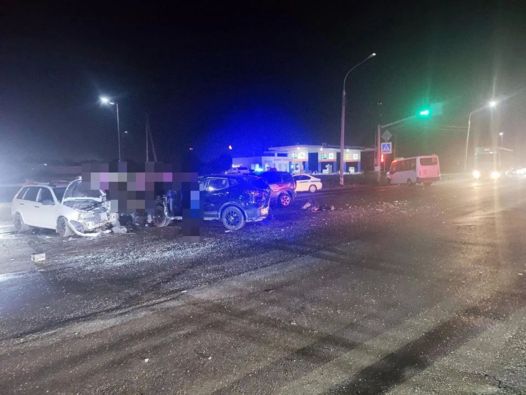 Водитель легковушки погиб в тройном ДТП в Невинномысске. Водитель легковушки погиб в тройном ДТП в Невинномысске.