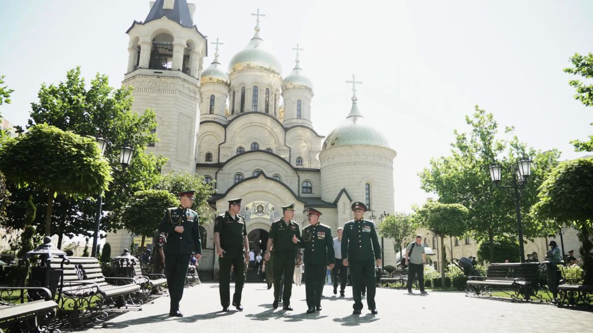 Капсулу с посланием будущим поколениям заложили воины 49-й общевойсковой армии в Ставрополе Капсулу с посланием будущим поколениям заложили воины 49-й общевойсковой армии в Ставрополе