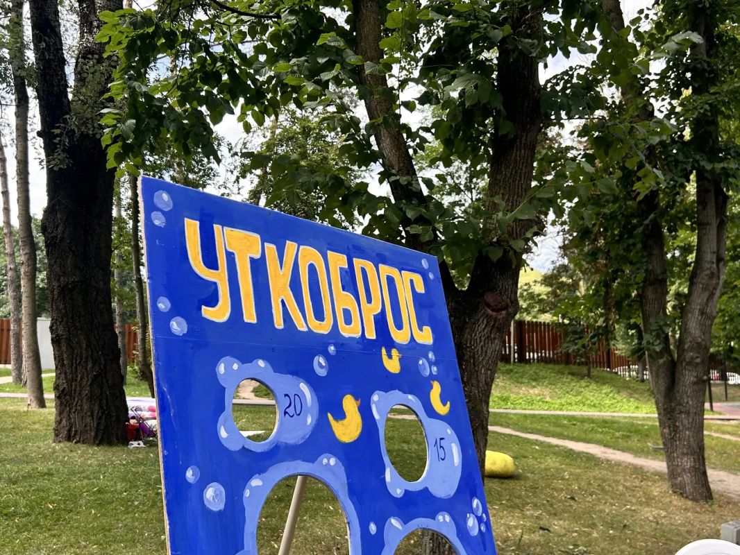 Кисловодск — на спорте! Спортивно-развлекательные соревнования «Кисловодская семейка» подарили множество эмоций жителям и гостям города. Семейный азарт и поддержка от близких стали важной частью этих игр Кисловодск — на спорте! Спортивно-развлекательные соревнования «Кисловодская семейка» подарили множество эмоций жителям и гостям города. Семейный азарт и поддержка от близких стали важной частью этих игр